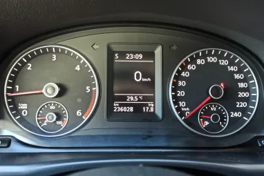 VOLKSWAGEN TOURAN 1.6 CR TDI Comfortline [7 személy] Deep Black Pearl +Első Tulajdonostól +Stabil műszaki állapot +3X-s GARANCIA !!