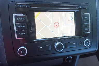 VOLKSWAGEN TOURAN 1.6 CR TDI Comfortline [7 személy] Deep Black Pearl +Első Tulajdonostól +Stabil műszaki állapot +3X-s GARANCIA !!