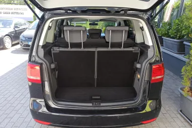 VOLKSWAGEN TOURAN 1.6 CR TDI Comfortline [7 személy] Deep Black Pearl +Első Tulajdonostól +Stabil műszaki állapot +3X-s GARANCIA !!