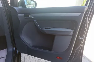 VOLKSWAGEN TOURAN 1.6 CR TDI Comfortline [7 személy] Deep Black Pearl +Első Tulajdonostól +Stabil műszaki állapot +3X-s GARANCIA !!