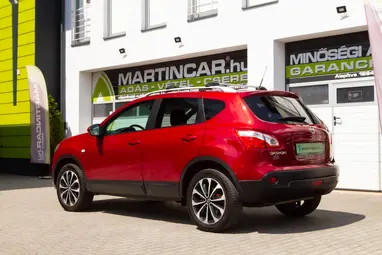 NISSAN QASHQAI 1.6 dCi Acenta Prémium +Magnetic Red +Első Tulajdonostól +Panoráma +3X-s GARANCIA !!