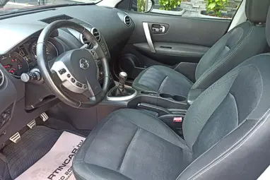 NISSAN QASHQAI 1.6 dCi Acenta Prémium +Magnetic Red +Első Tulajdonostól +Panoráma +3X-s GARANCIA !!