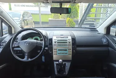 TOYOTA COROLLA VERSO 2.2 D-4D Linea Sol CSAK 144E. km !! Magnetic Gray +Igényes állapot +Keveset futott +3X-s GARANCIA !!