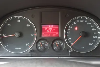 VOLKSWAGEN TOURAN 1.9 PD TDi Conceptline Reflex Silver +1 Tulaj +Vezérlés csere + Full vez Sz.Könyv +3X-s GARANCIA !!