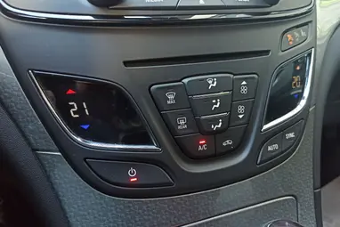 OPEL INSIGNIA Sports Tourer 1.6 CDTI (Automata) Onyxschwarz Metallic +Vezérlés csere +Keveset futott +3X-s GARANCIA !!