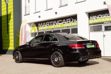 MERCEDES-BENZ E 500 4Matic BlueEFFICIENCY Avantgarde (Automata) Black Metallic +Újszerű +Friss Nagyszervíz +2.Tulaj +3X-s GARANCIA !!