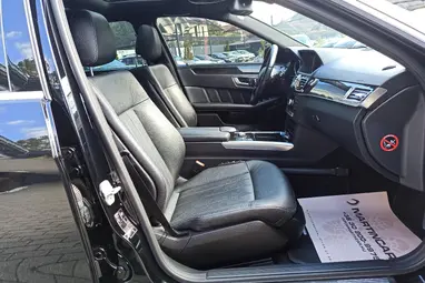 MERCEDES-BENZ E 500 4Matic BlueEFFICIENCY Avantgarde (Automata) Black Metallic +Újszerű +Friss Nagyszervíz +2.Tulaj +3X-s GARANCIA !!