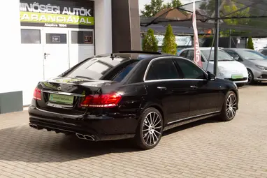 MERCEDES-BENZ E 500 4Matic BlueEFFICIENCY Avantgarde (Automata) Black Metallic +Újszerű +Friss Nagyszervíz +2.Tulaj +3X-s GARANCIA !!