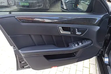 MERCEDES-BENZ E 500 4Matic BlueEFFICIENCY Avantgarde (Automata) Black Metallic +Újszerű +Friss Nagyszervíz +2.Tulaj +3X-s GARANCIA !!