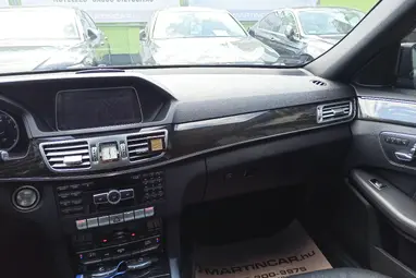 MERCEDES-BENZ E 500 4Matic BlueEFFICIENCY Avantgarde (Automata) Black Metallic +Újszerű +Friss Nagyszervíz +2.Tulaj +3X-s GARANCIA !!