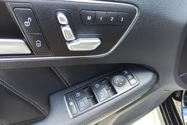 MERCEDES-BENZ E 500 4Matic BlueEFFICIENCY Avantgarde (Automata) Black Metallic +Újszerű +Friss Nagyszervíz +2.Tulaj +3X-s GARANCIA !!