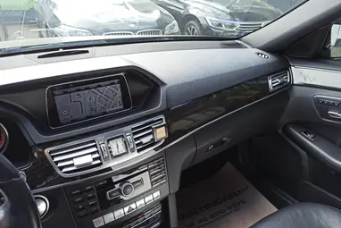 MERCEDES-BENZ E 500 4Matic BlueEFFICIENCY Avantgarde (Automata) Black Metallic +Újszerű +Friss Nagyszervíz +2.Tulaj +3X-s GARANCIA !!