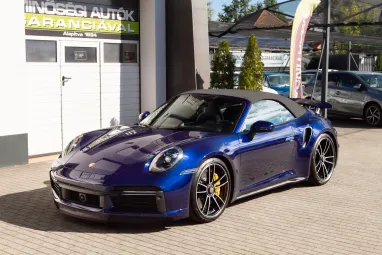 PORSCHE 911 Cabrio Turbo S PDK Gentian Blue Metallic AKRAPOVIC ++ Azonnal elvihető ++