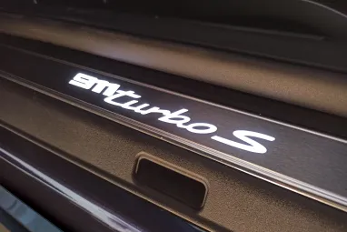 PORSCHE 911 Cabrio Turbo S PDK Gentian Blue Metallic AKRAPOVIC ++ Azonnal elvihető ++
