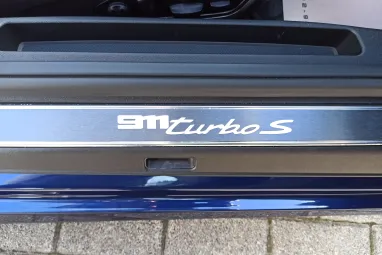 PORSCHE 911 Cabrio Turbo S PDK Gentian Blue Metallic AKRAPOVIC ++ Azonnal elvihető ++