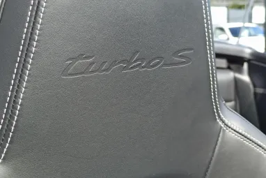PORSCHE 911 Cabrio Turbo S PDK Gentian Blue Metallic AKRAPOVIC ++ Azonnal elvihető ++