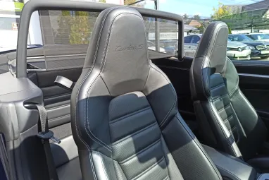 PORSCHE 911 Cabrio Turbo S PDK Gentian Blue Metallic AKRAPOVIC ++ Azonnal elvihető ++