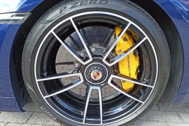 PORSCHE 911 Cabrio Turbo S PDK Gentian Blue Metallic AKRAPOVIC ++ Azonnal elvihető ++