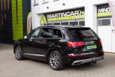 AUDI Q7 50 TDI quattro Tiptronic ic S-Line Orca Black Metallic +1.Tulajdonos +Eredeti Magyar Autó+Végig Vez. Szervizkönyv +3X-s GARANCIA !!