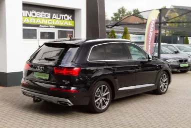 AUDI Q7 50 TDI quattro Tiptronic ic S-Line Orca Black Metallic +1.Tulajdonos +Eredeti Magyar Autó+Végig Vez. Szervizkönyv +3X-s GARANCIA !!
