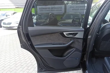 AUDI Q7 50 TDI quattro Tiptronic ic S-Line Orca Black Metallic +1.Tulajdonos +Eredeti Magyar Autó+Végig Vez. Szervizkönyv +3X-s GARANCIA !!