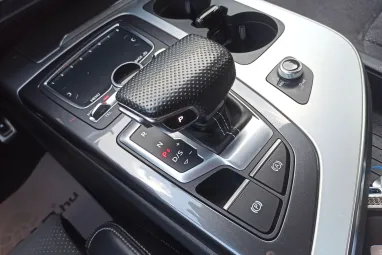 AUDI Q7 50 TDI quattro Tiptronic ic S-Line Orca Black Metallic +1.Tulajdonos +Eredeti Magyar Autó+Végig Vez. Szervizkönyv +3X-s GARANCIA !!