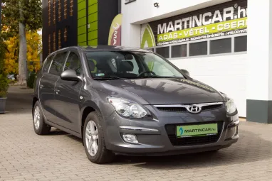 HYUNDAI I30 1.4 DOHC Comfort Steel Gray Metallic +1.Tulaj +Friss Műszaki +Keveset futott +Végig Vez.Szervizkönyv +3X-s GARANCIA !!