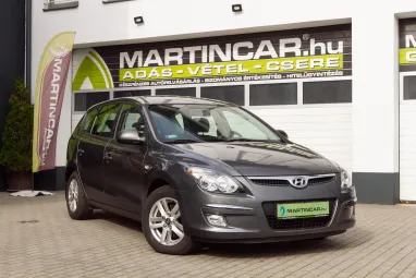 HYUNDAI I30 1.4 DOHC Comfort Steel Gray Metallic +1.Tulaj +Friss Műszaki +Keveset futott +Végig Vez.Szervizkönyv +3X-s GARANCIA !!