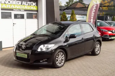 TOYOTA AURIS 1.6 Sol Black Sand Pearl +1.Tulajdonos +Keveset futott+ Végig Vez.Szerviz +3X-s GARANCIA !!