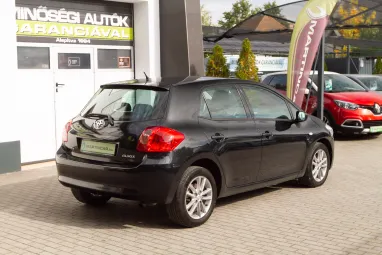TOYOTA AURIS 1.6 Sol Black Sand Pearl +1.Tulajdonos +Keveset futott+ Végig Vez.Szerviz +3X-s GARANCIA !!
