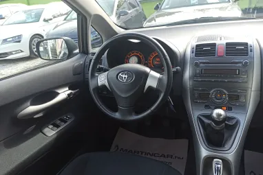 TOYOTA AURIS 1.6 Sol Black Sand Pearl +1.Tulajdonos +Keveset futott+ Végig Vez.Szerviz +3X-s GARANCIA !!