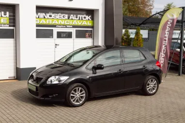 TOYOTA AURIS 1.6 Sol Black Sand Pearl +1.Tulajdonos +Keveset futott+ Végig Vez.Szerviz +3X-s GARANCIA !!