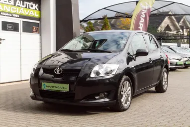 TOYOTA AURIS 1.6 Sol Black Sand Pearl +1.Tulajdonos +Keveset futott+ Végig Vez.Szerviz +3X-s GARANCIA !!