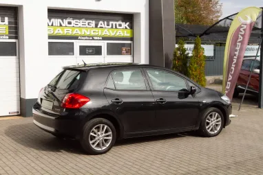 TOYOTA AURIS 1.6 Sol Black Sand Pearl +1.Tulajdonos +Keveset futott+ Végig Vez.Szerviz +3X-s GARANCIA !!