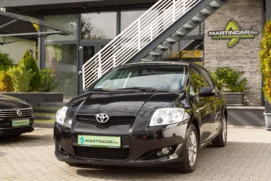 TOYOTA AURIS 1.6 Sol Black Sand Pearl +1.Tulajdonos +Keveset futott+ Végig Vez.Szerviz +3X-s GARANCIA !!