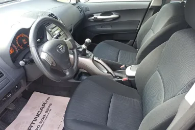 TOYOTA AURIS 1.6 Sol Black Sand Pearl +1.Tulajdonos +Keveset futott+ Végig Vez.Szerviz +3X-s GARANCIA !!