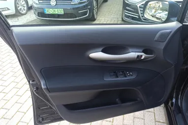 TOYOTA AURIS 1.6 Sol Black Sand Pearl +1.Tulajdonos +Keveset futott+ Végig Vez.Szerviz +3X-s GARANCIA !!