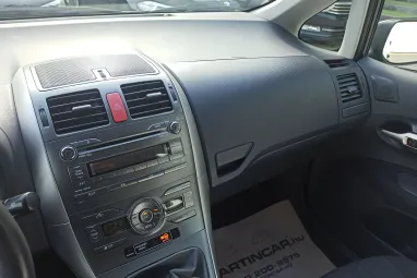 TOYOTA AURIS 1.6 Sol Black Sand Pearl +1.Tulajdonos +Keveset futott+ Végig Vez.Szerviz +3X-s GARANCIA !!