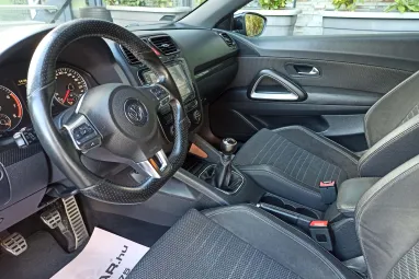 VOLKSWAGEN SCIROCCO 1.4 TSI Schwarz Metallic +Mo.-i 1.Tulaj +Vez.Szerviz +Gyönyörű-Egyedi + 3X-s GARANCIA !!