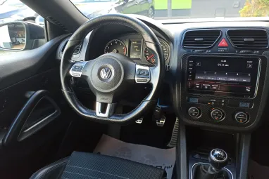 VOLKSWAGEN SCIROCCO 1.4 TSI Schwarz Metallic +Mo.-i 1.Tulaj +Vez.Szerviz +Gyönyörű-Egyedi + 3X-s GARANCIA !!
