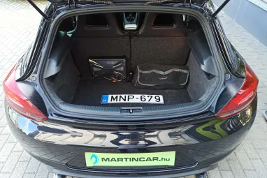 VOLKSWAGEN SCIROCCO 1.4 TSI Schwarz Metallic +Mo.-i 1.Tulaj +Vez.Szerviz +Gyönyörű-Egyedi + 3X-s GARANCIA !!