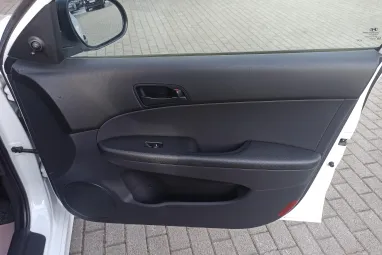 HYUNDAI I30 i30u 1.4 DOHC Life Crystal White +Keveset futott +Igényes állapot +3X-s GARANCIA !!