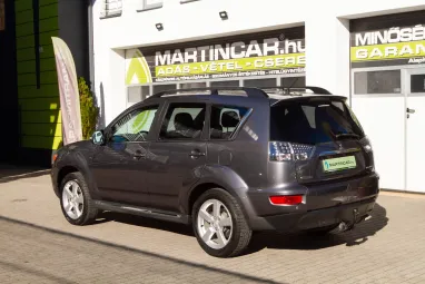 MITSUBISHI OUTLANDER 2.2 DI-D Intense Plus 4WD (Automata) 7 személyes Stone Grey Metallic +1.Tulajdonostól +Friss Szerviz +3X-s GARANCIA !!