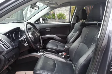 MITSUBISHI OUTLANDER 2.2 DI-D Intense Plus 4WD (Automata) 7 személyes Stone Grey Metallic +1.Tulajdonostól +Friss Szerviz +3X-s GARANCIA !!