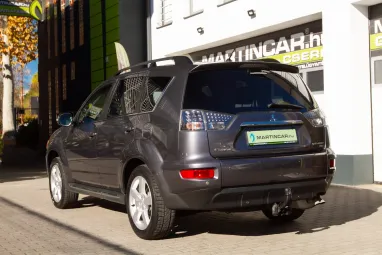MITSUBISHI OUTLANDER 2.2 DI-D Intense Plus 4WD (Automata) 7 személyes Stone Grey Metallic +1.Tulajdonostól +Friss Szerviz +3X-s GARANCIA !!