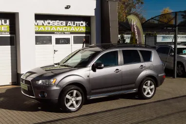 MITSUBISHI OUTLANDER 2.2 DI-D Intense Plus 4WD (Automata) 7 személyes Stone Grey Metallic +1.Tulajdonostól +Friss Szerviz +3X-s GARANCIA !!