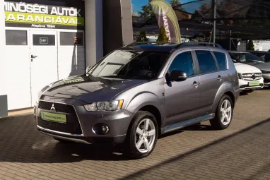 MITSUBISHI OUTLANDER 2.2 DI-D Intense Plus 4WD (Automata) 7 személyes Stone Grey Metallic +1.Tulajdonostól +Friss Szerviz +3X-s GARANCIA !!