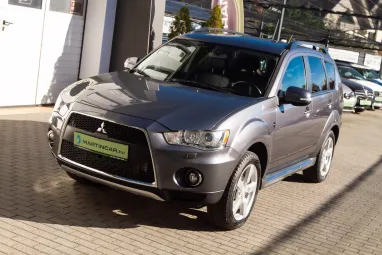 MITSUBISHI OUTLANDER 2.2 DI-D Intense Plus 4WD (Automata) 7 személyes Stone Grey Metallic +1.Tulajdonostól +Friss Szerviz +3X-s GARANCIA !!