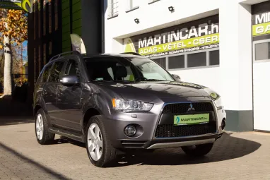 MITSUBISHI OUTLANDER 2.2 DI-D Intense Plus 4WD (Automata) 7 személyes Stone Grey Metallic +1.Tulajdonostól +Friss Szerviz +3X-s GARANCIA !!