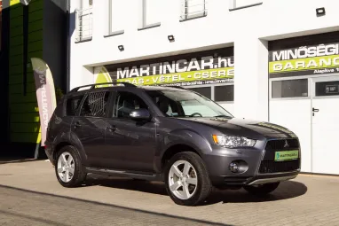 MITSUBISHI OUTLANDER 2.2 DI-D Intense Plus 4WD (Automata) 7 személyes Stone Grey Metallic +1.Tulajdonostól +Friss Szerviz +3X-s GARANCIA !!